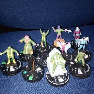 Superhero Miniature Game Set - Multicolor